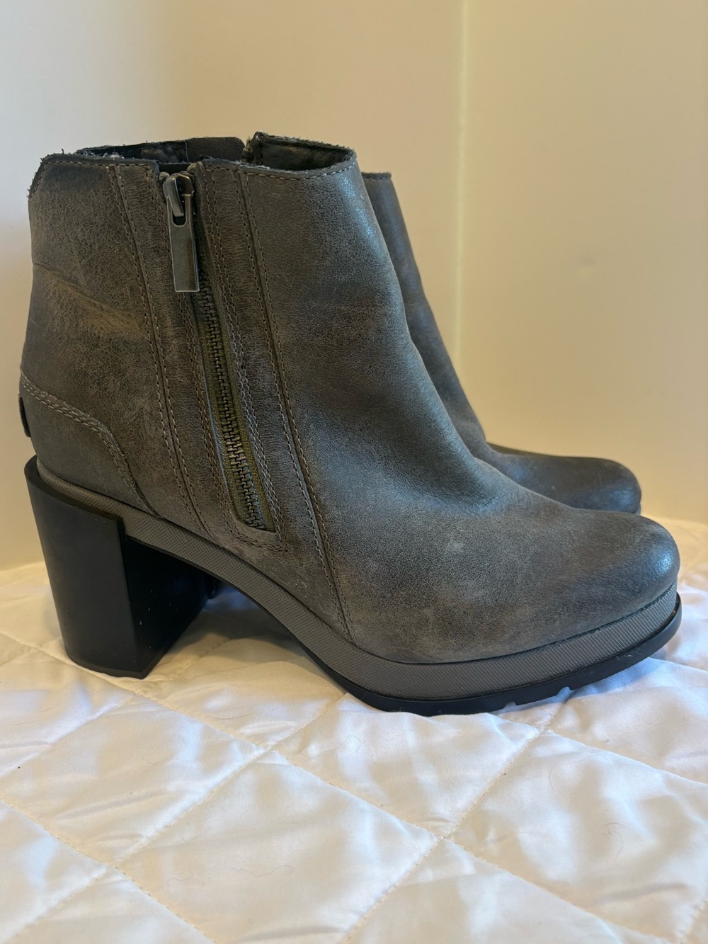 Sorel Blake Bootie Quarry Grey waterproof Leather Dual Side zipper Chunky Heel